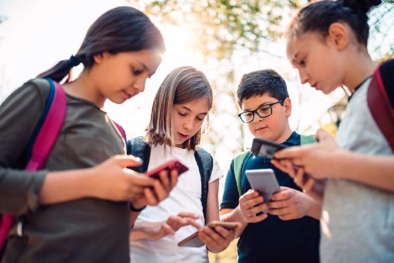 Digital Wellness Check: How Young Canadians can Stay Connected and Healthy Online